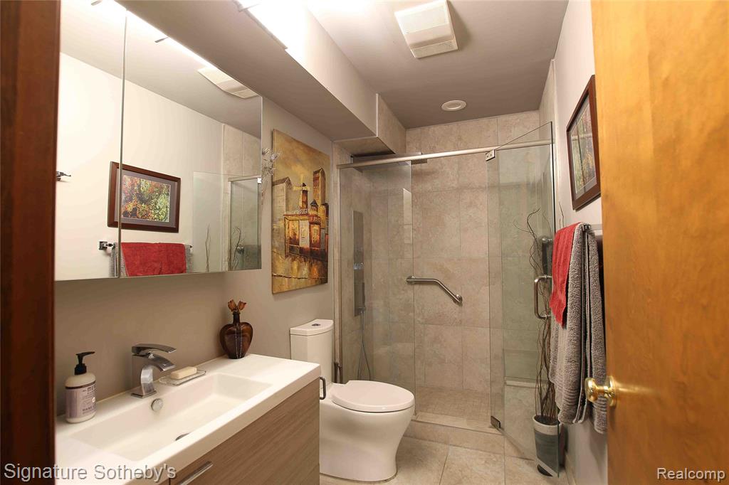 4945 Whitlow Court, Commerce Twp, MI 48382 — Photo 12
