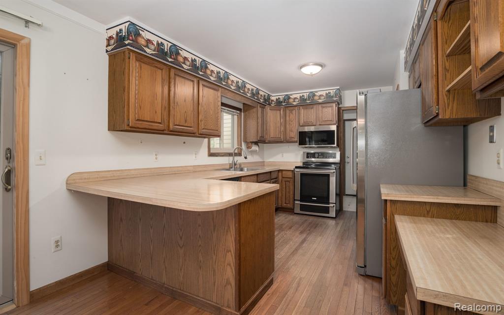906 Dahlia Lane, Rochester Hills, MI 48307 — Photo 4
