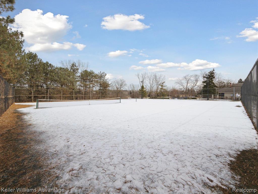 31131 COUNTRY, Farmington Hills, MI 48331 — Photo 43