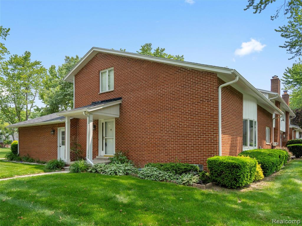 42712 Elizabeth Circle, Clinton Twp, MI 48038 — Photo 4