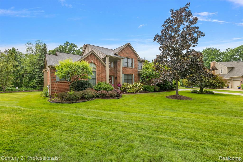 8117 Remington Court, Clarkston, MI 48348 — front exterior