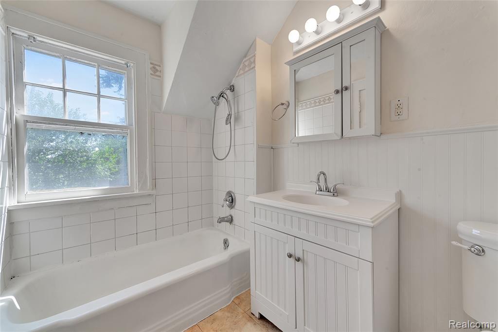 652 Bentley Drive, Monroe, MI 48162 — Photo 36