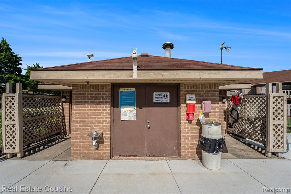 61023 Greenwood Drive, South Lyon, MI 48178 — Photo 17