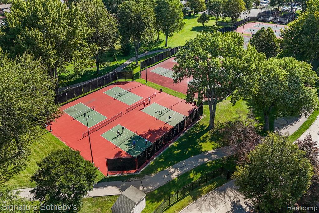 580 N Brys Drive, Grosse Pointe Woods, MI 48236 — Photo 31