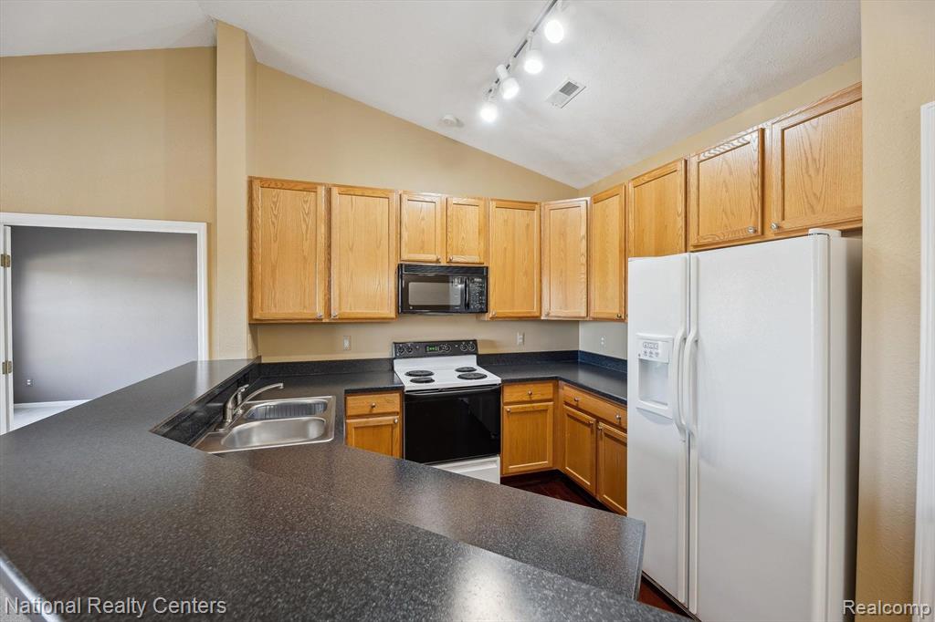 1490 FOX POINTE Circle, Ann Arbor, MI 48108 — Photo 10