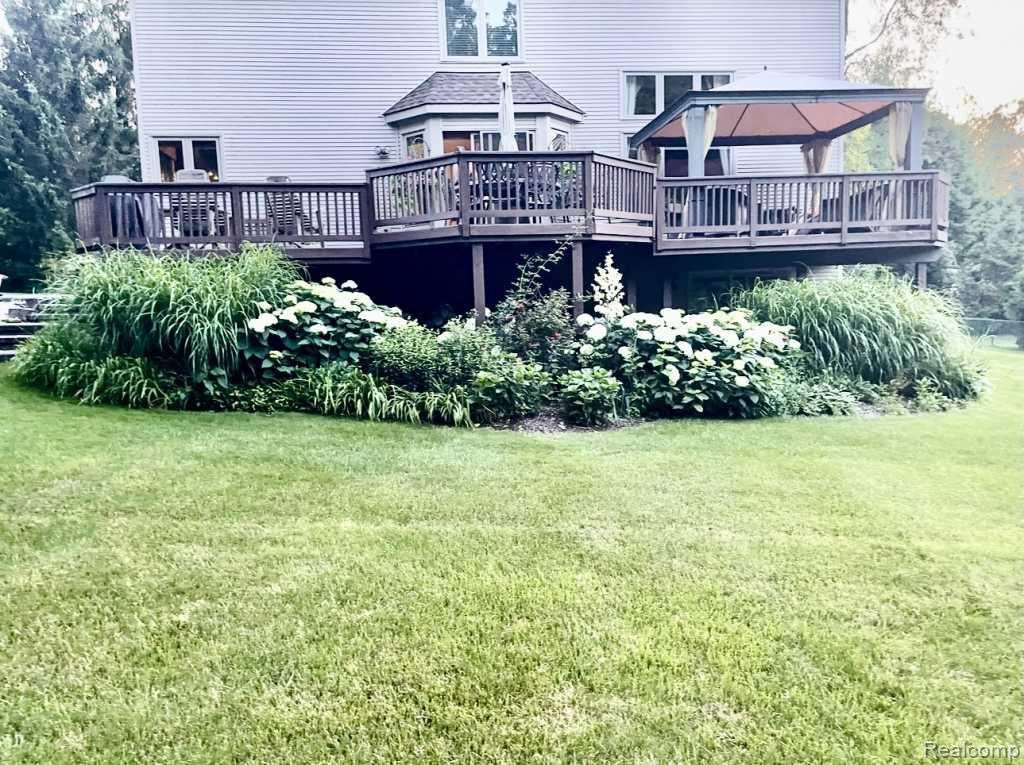 7042 Autumn Wood Drive, Brighton, MI 48116 — Photo 4