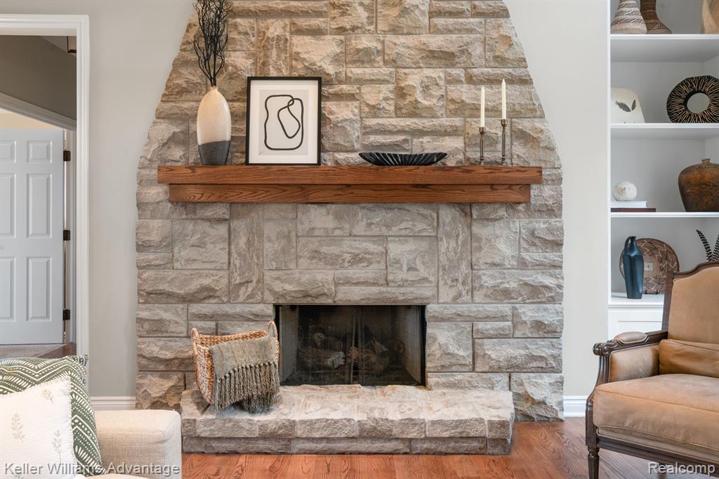 2026 HUNTERS CREEK Drive, Ypsilanti, MI 48198 — Photo 9