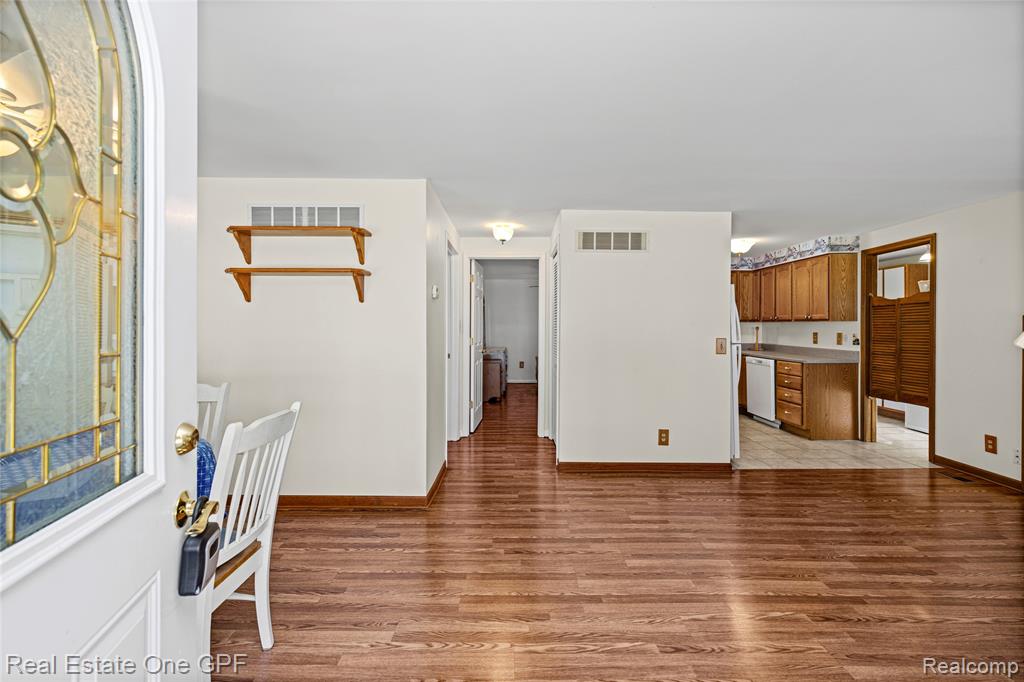 5871 Manor Drive, Fort Gratiot, MI 48059 — Photo 5
