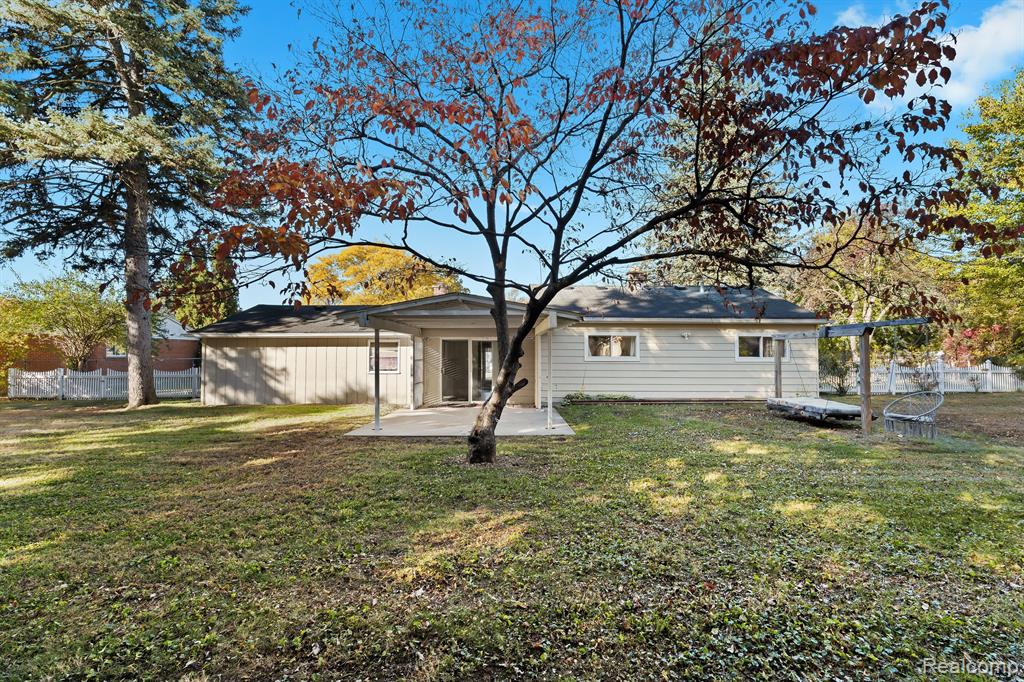 8946 OPORTO Street, Livonia, MI 48150 — Photo 7
