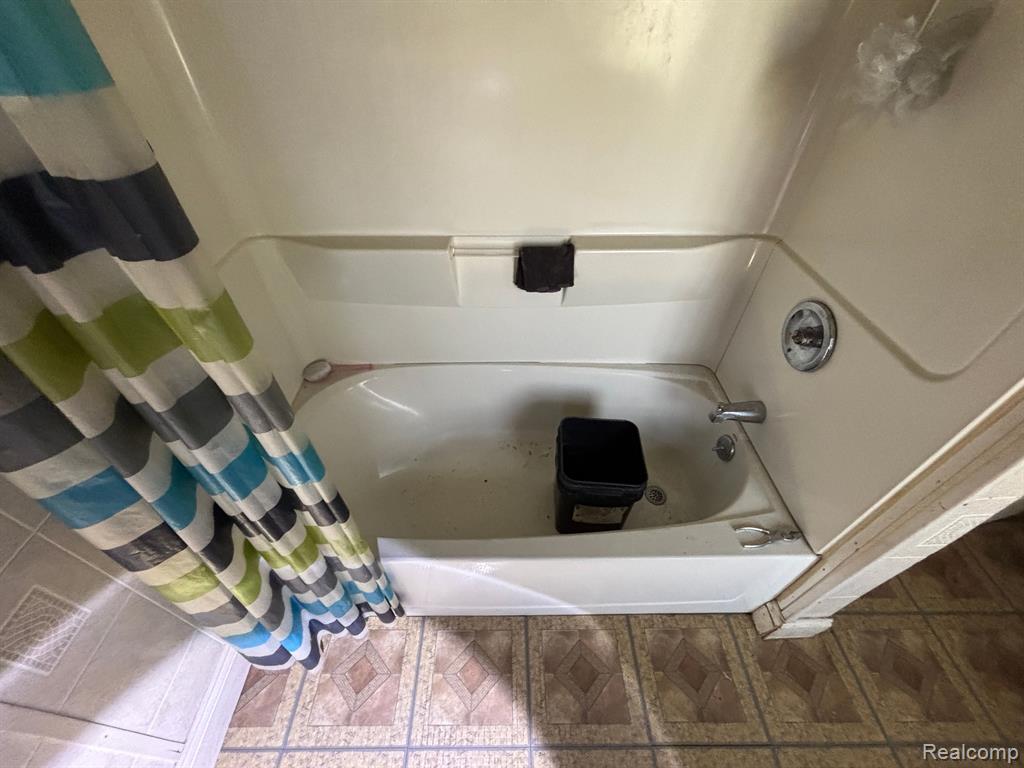 5572 CADILLAC Avenue, Detroit, MI 48213 — Photo 17