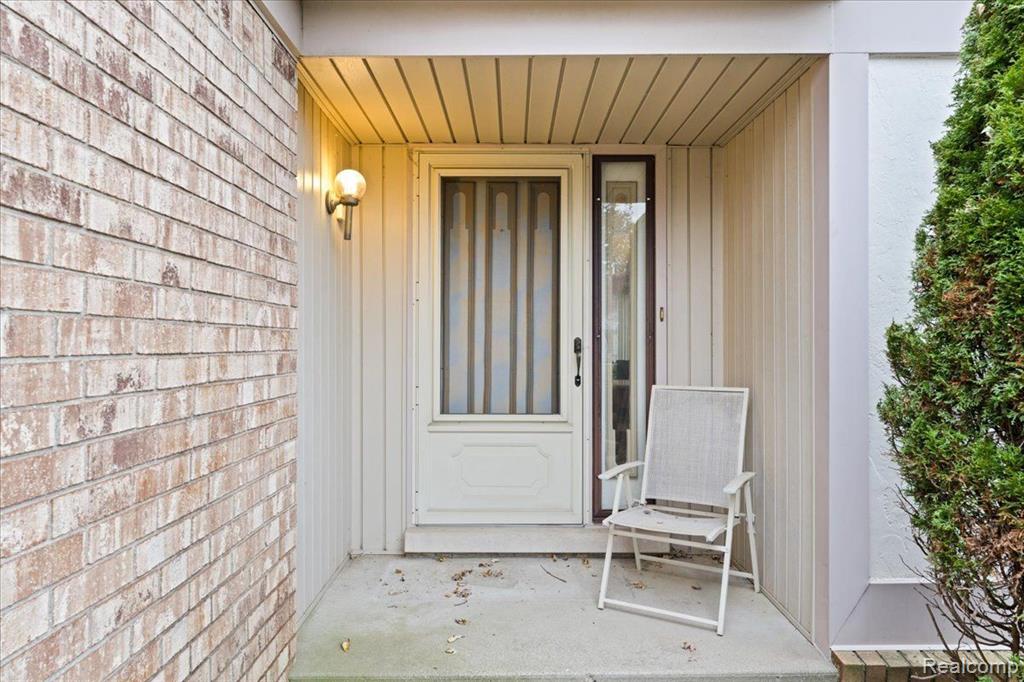 40643 WOODSIDE Drive, Clinton Twp, MI 48038 — Photo 32