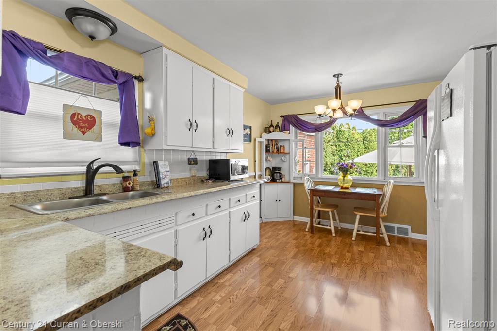 9869 Melbourne Avenue, Allen Park, MI 48101 — Photo 7