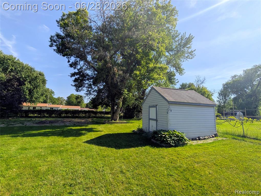 4456 E Coldwater Road, Flint, MI 48506 — Photo 24