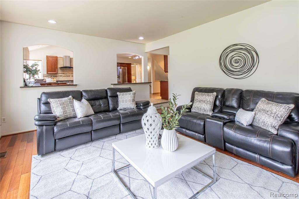 47302 Butler Lane, Novi, MI — Photo 26