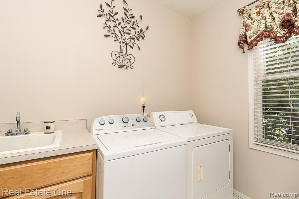 4595 Dunbar Court, Rochester, MI 48306 — Photo 31