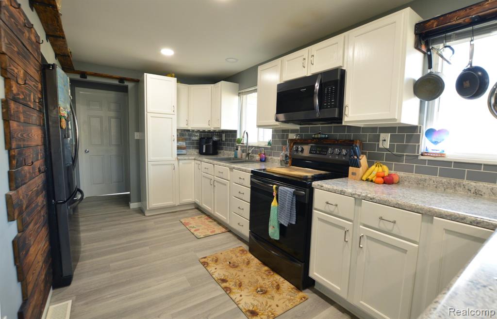 4051 Red Wing Drive, Flint, MI 48532 — Photo 10