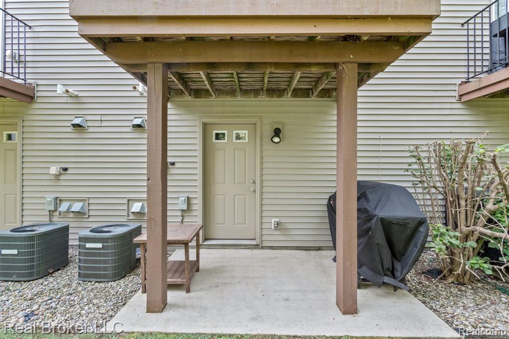 1627 RED HICKORY, Howell, MI 48855 — Photo 26
