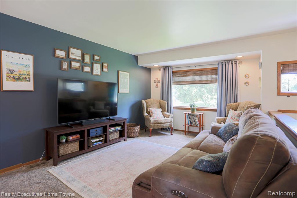 2687 Los Angeles Drive, Wolverine Lake, MI 48390 — Photo 12