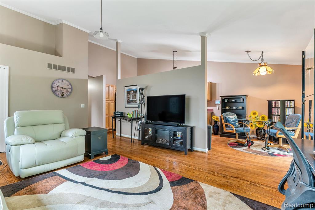 1071 OLD LEAKE, Holly, MI 48442 — Photo 11