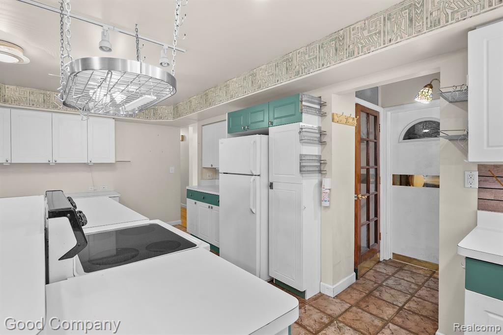 4215 Nickolas Drive, Sterling Heights, MI 48310 — Photo 10