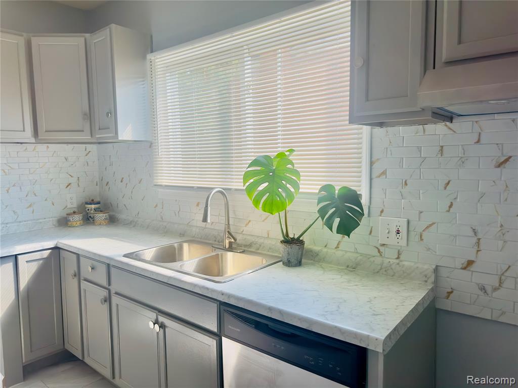 25 W Greendale, Highland Park, MI 48203 — Photo 9