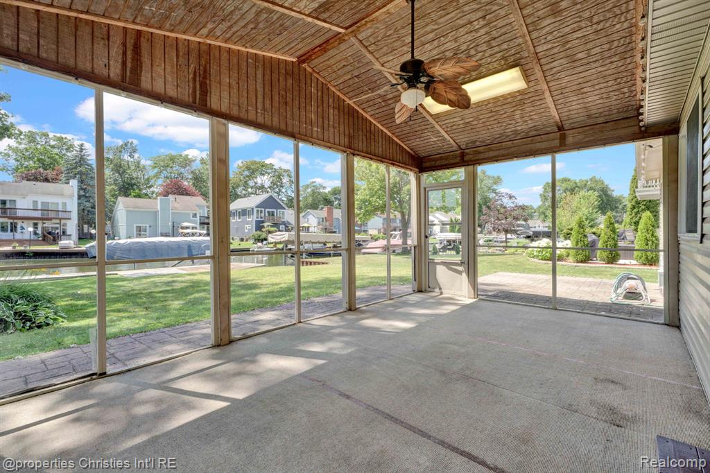 1700 MADDY Lane, Keego Harbor, MI 48320 — Photo 28