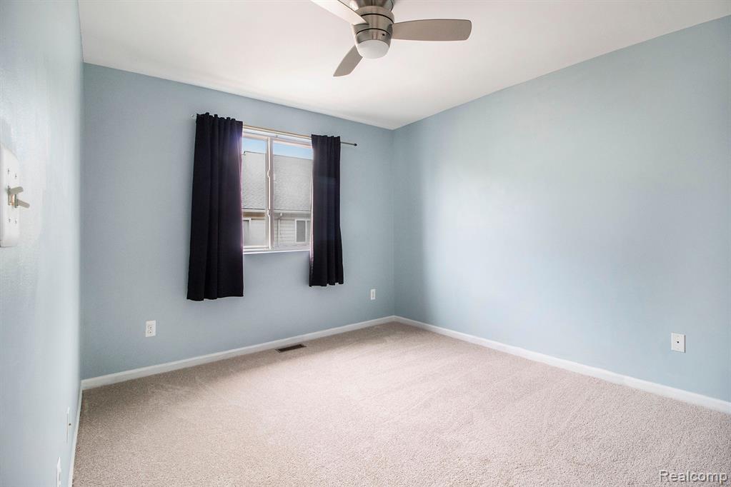 664 Lydia Lane, Pontiac, MI 48341 — Photo 7