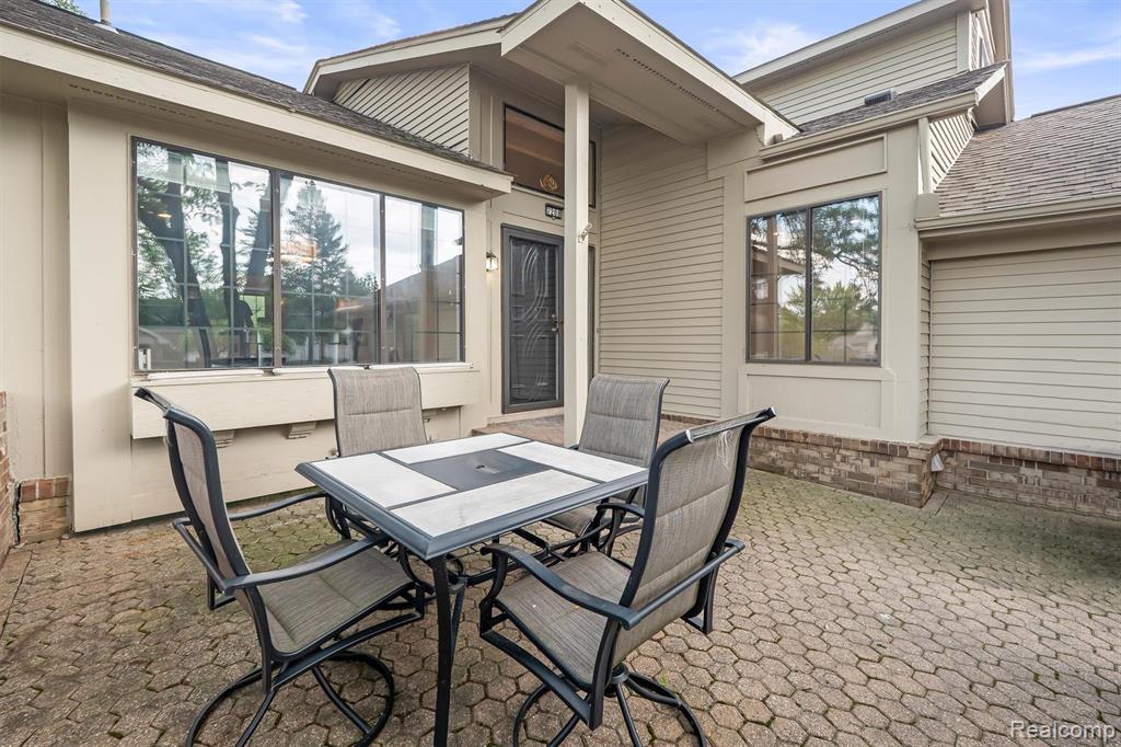 7208 Creeks Bend Drive, West Bloomfield, MI — Photo 25