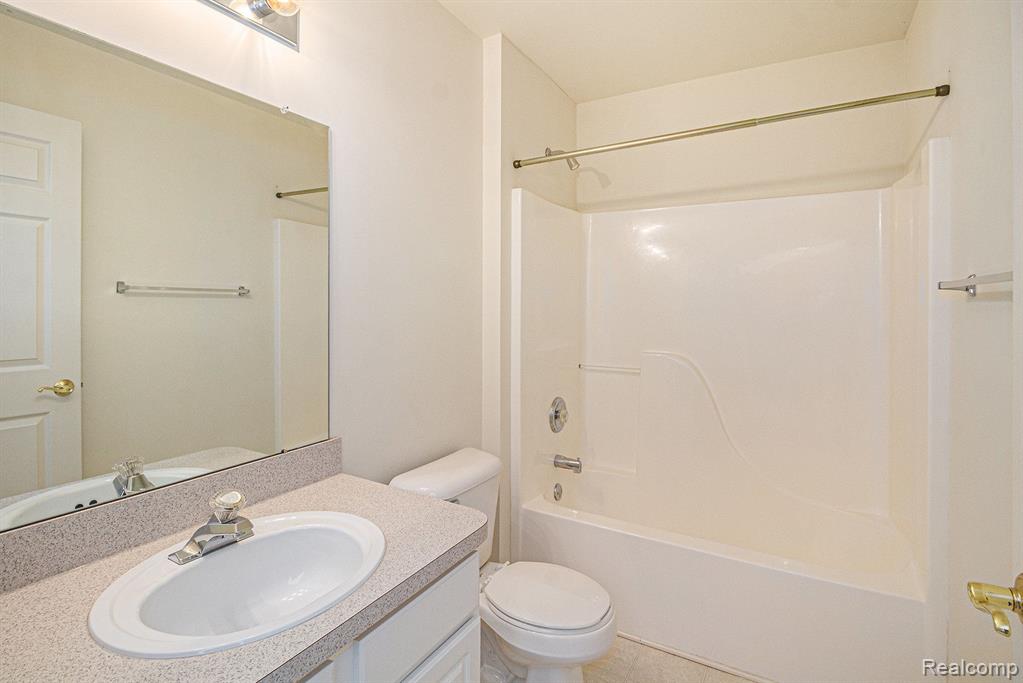 6438 Club Court W, Grand Blanc, MI 48439 — Photo 18