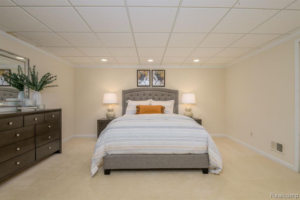 2462 HICKORY GLEN Drive, Bloomfield Hills, MI 48304 — Photo 24
