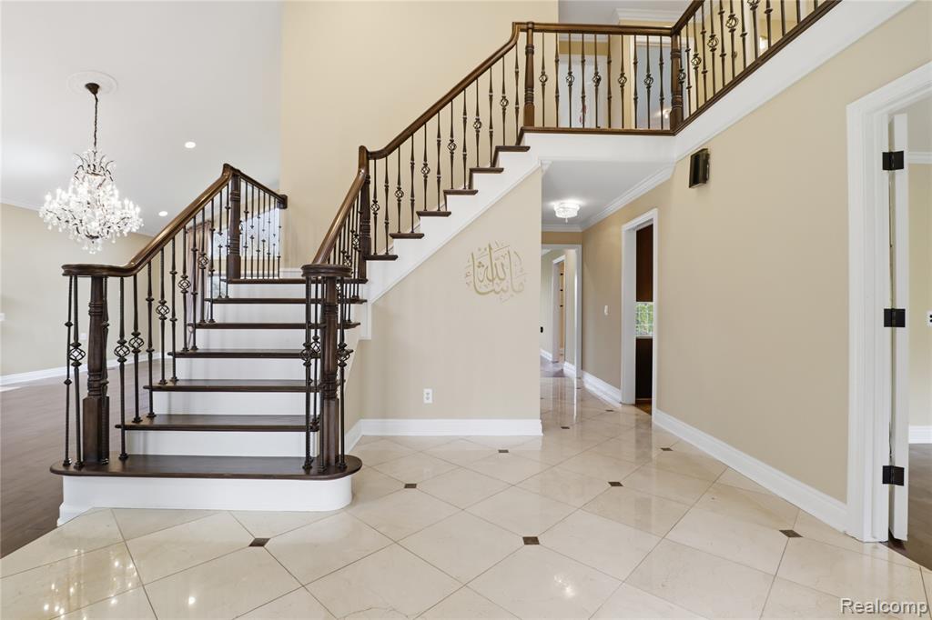 2084 Wabeek Hill Court, Bloomfield Hills, MI 48302 — Photo 12