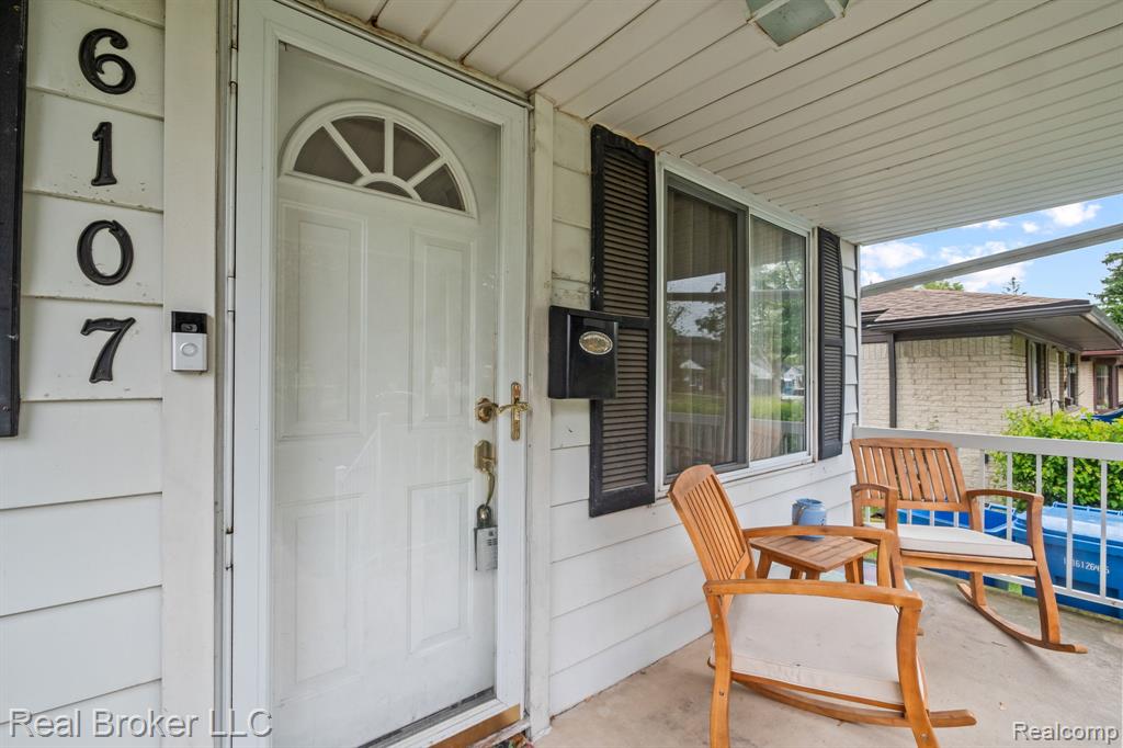 6107 WHITEFIELD Street, Dearborn Heights, MI 48127 — Photo 3