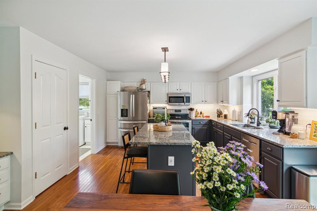 387 TORRINGTON Drive W, Canton, MI 48188 — Photo 20