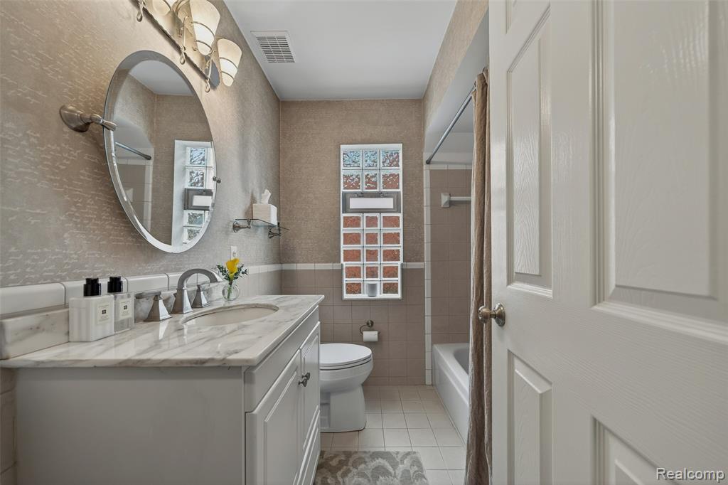 16265 Locherbie Avenue, Beverly Hills, MI 48025 — Photo 16