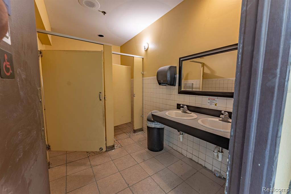 43734 Schoenherr, Sterling Heights, MI 48313 — Photo 21