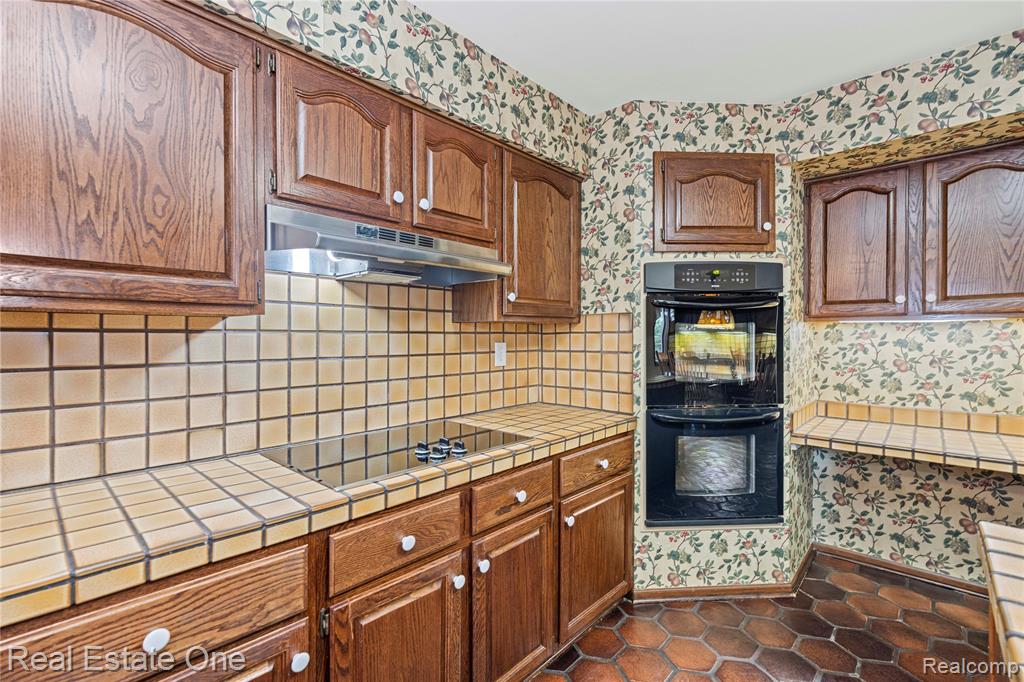 4279 Pine Lane, West Bloomfield, MI 48323 — Photo 9