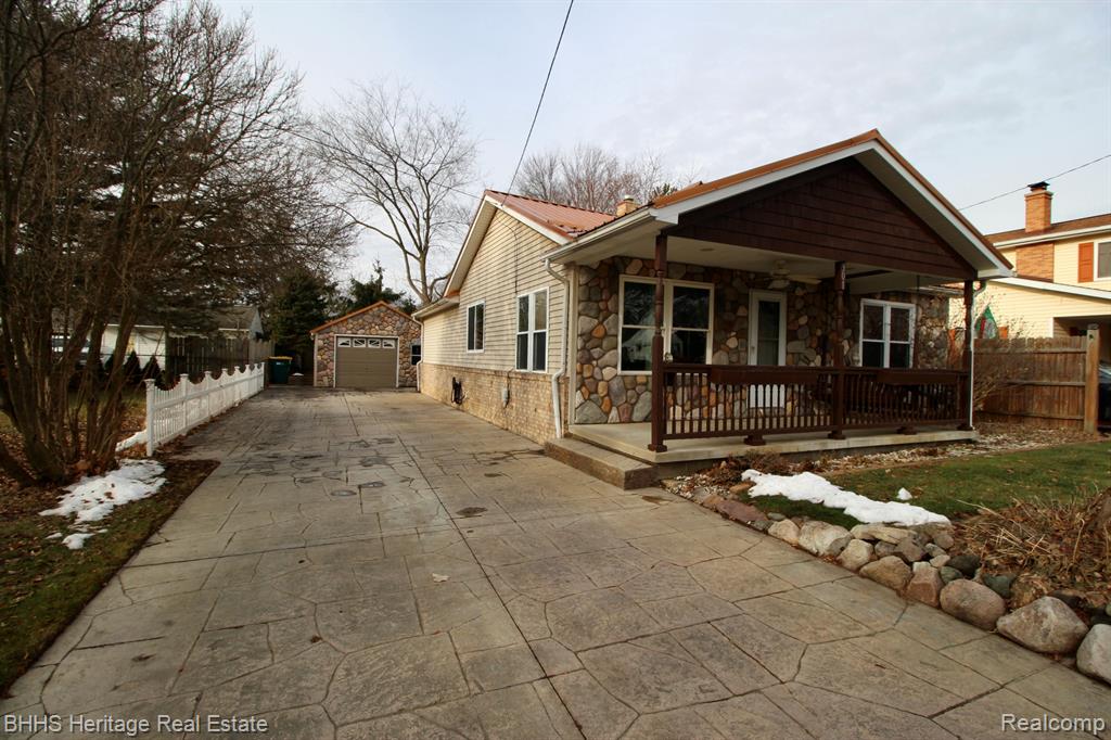 301 N Fitch Street, Durand, MI 48429 — front exterior