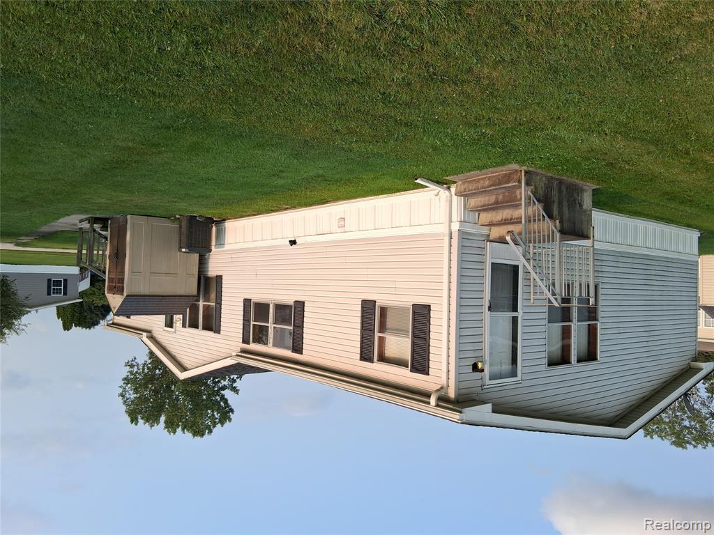 29142 Rosewood Street, Flat Rock, MI 48134