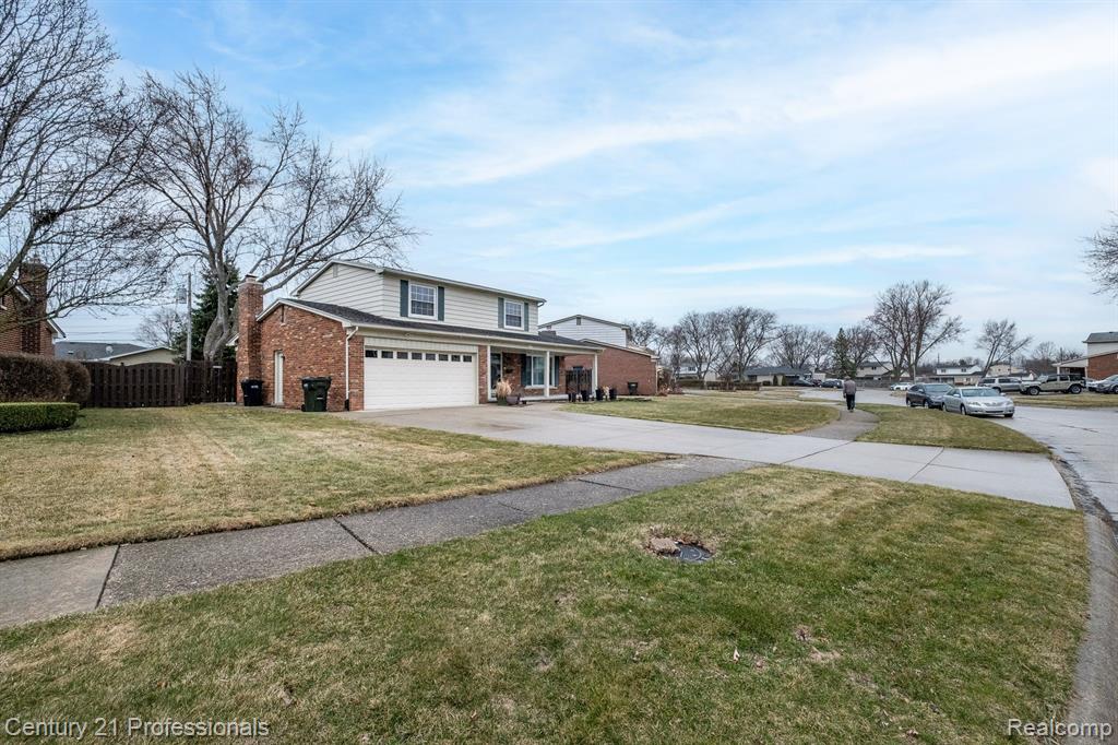 4256 BIEBER Drive, Sterling Heights, MI 48310 — Photo 2