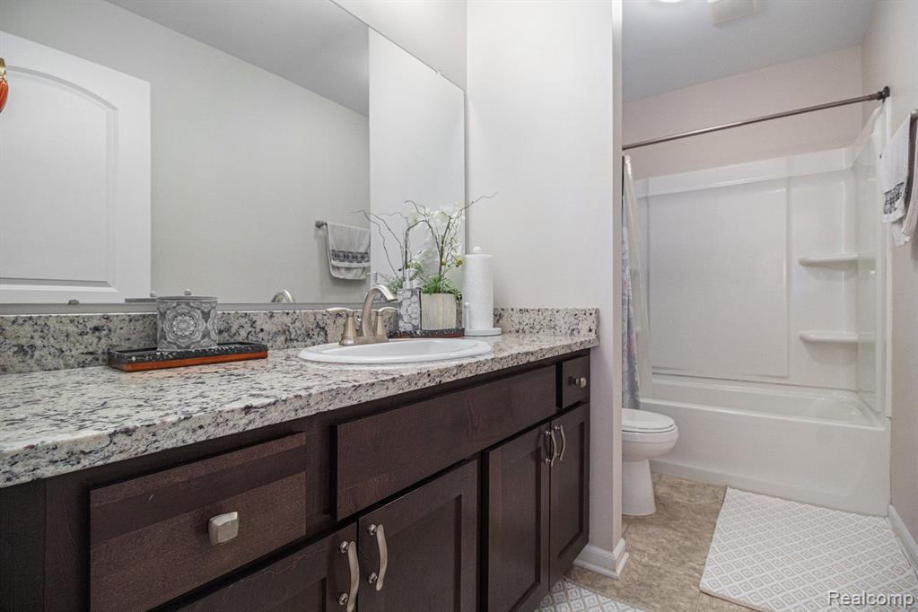 15893 PEBBLEBROOK Drive, Van Buren, MI 48111 — Photo 26