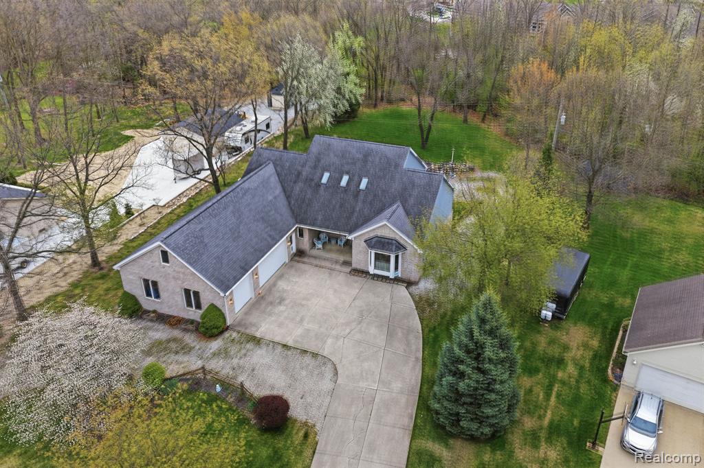 3630 S Shimmons Circle, Auburn Hills, MI 48326 — front exterior