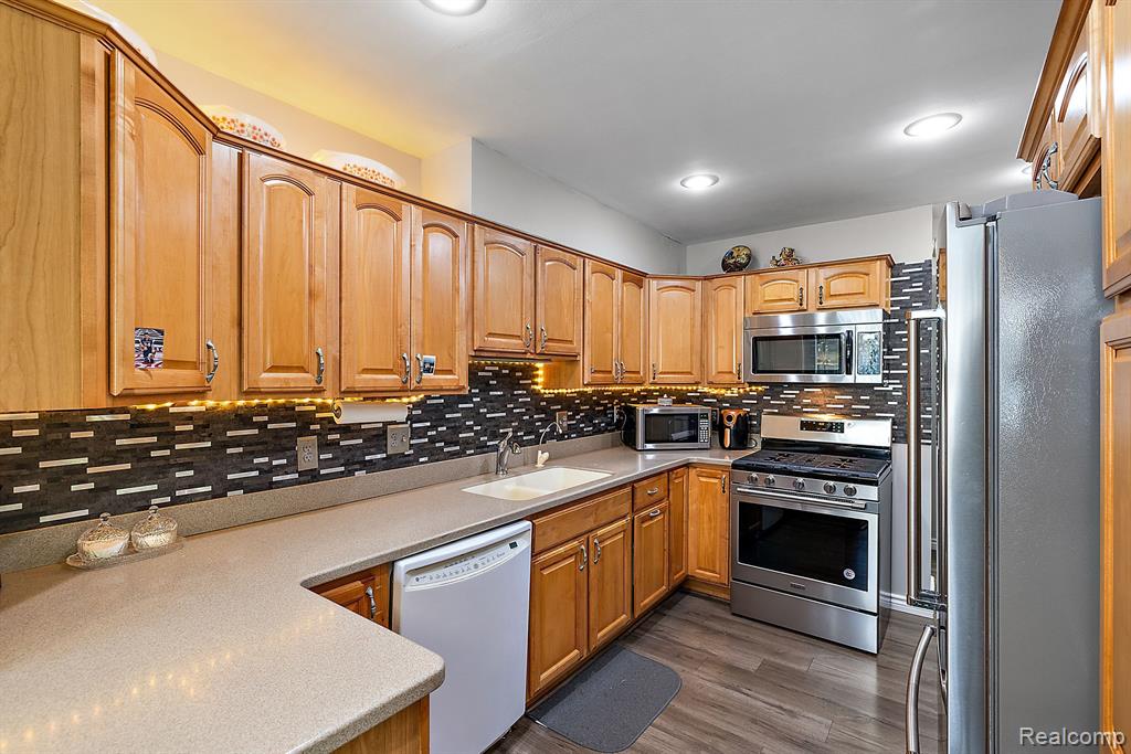 41951 UTICA Road, Sterling Heights, MI 48313 — Photo 15