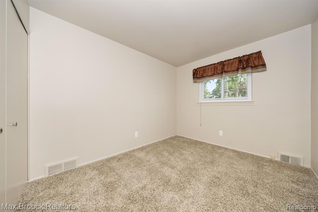 4025 Auburn Drive, Royal Oak, MI 48073 — Photo 15