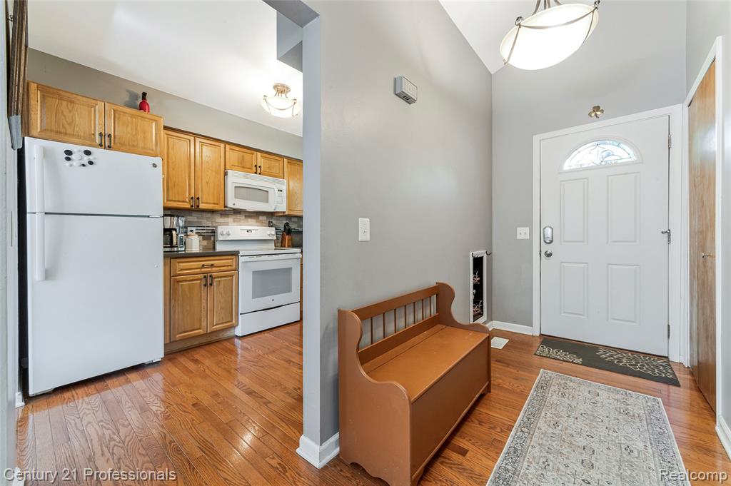 9664 Listeria Street, Commerce Twp, MI 48382 — Photo 5