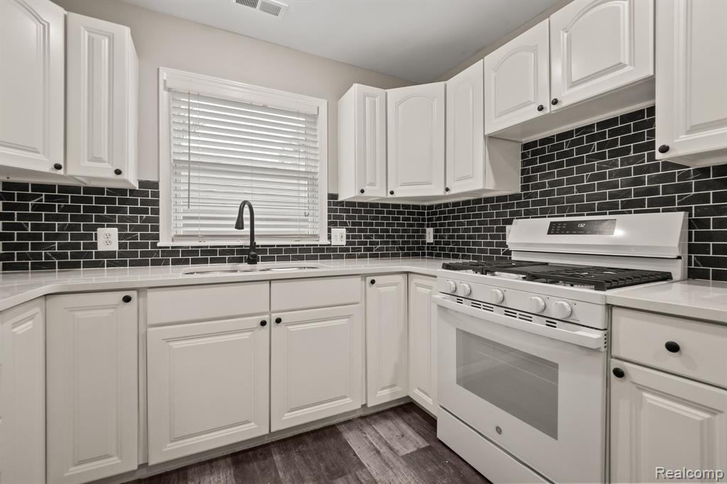 51429 Morowske Drive, Shelby Twp, MI 48316 — Photo 13