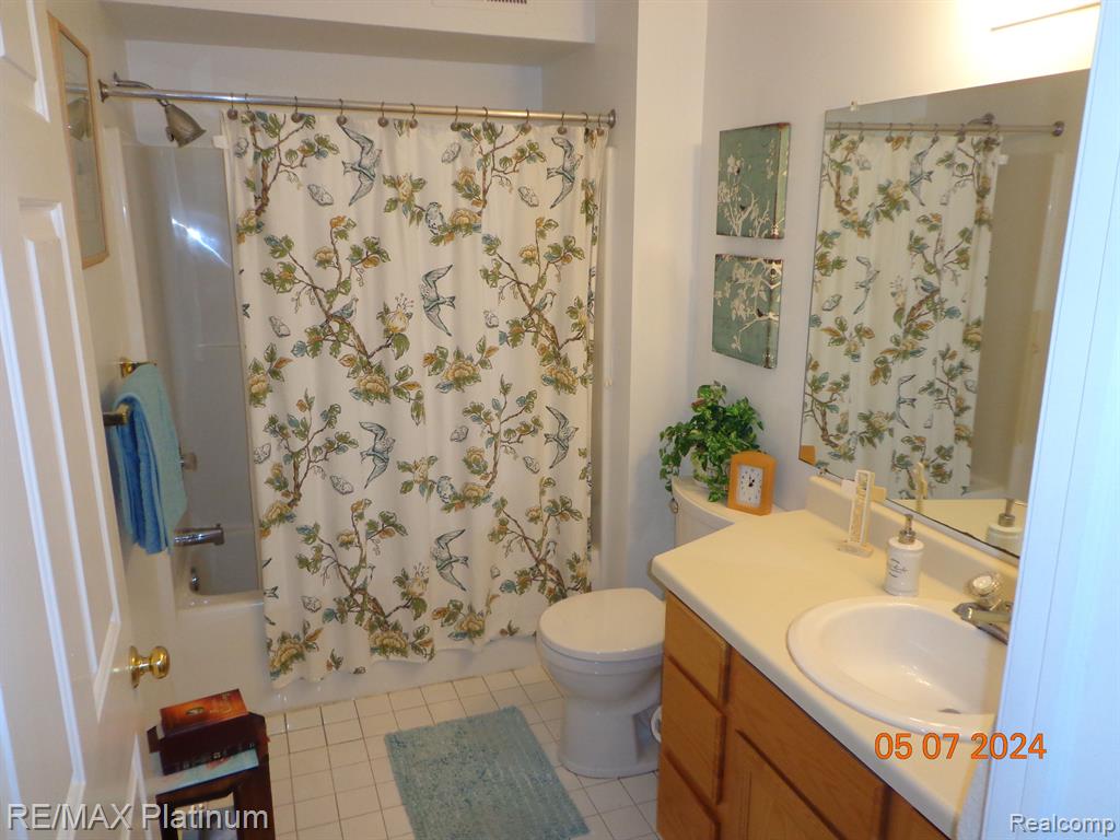 620 CURZON Court, 102, Howell, MI 48843 — Photo 18