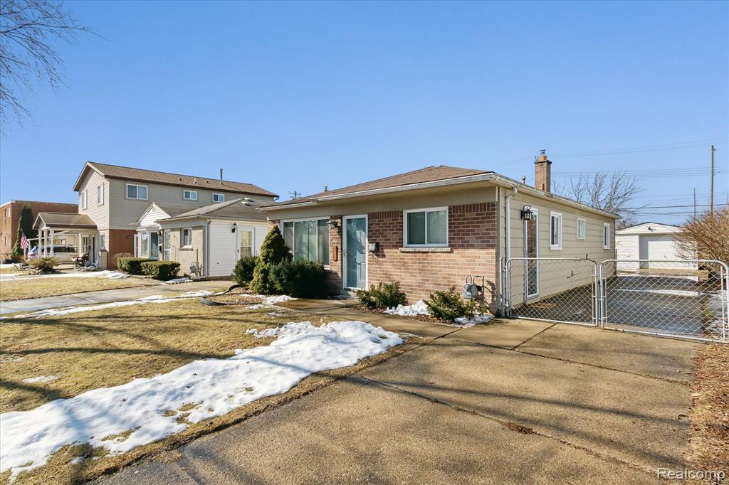 6491 N WAVERLY Street, Dearborn Heights, MI 48127 — Photo 4