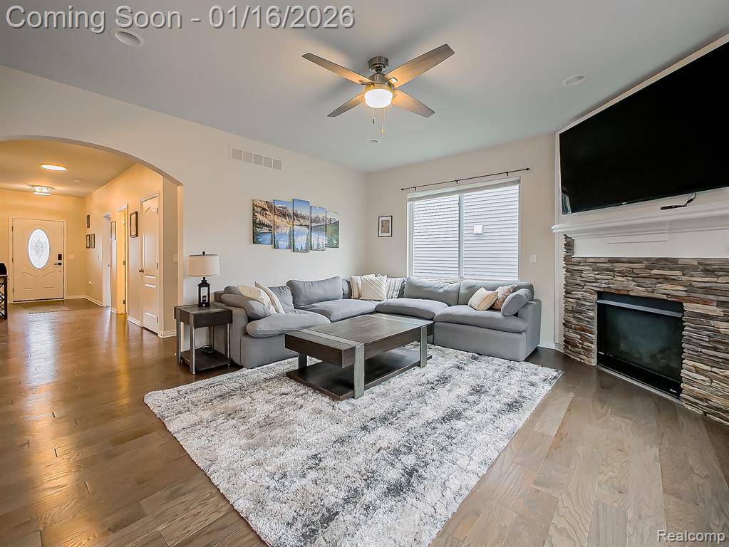 337 Beaver Run, Holly, MI, 48442