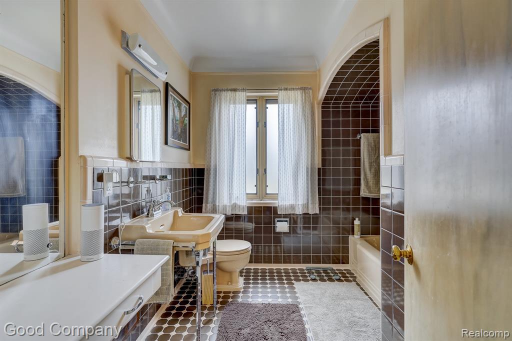 1557 Lochmoor Boulevard, Grosse Pointe Woods, MI 48236 — Photo 36