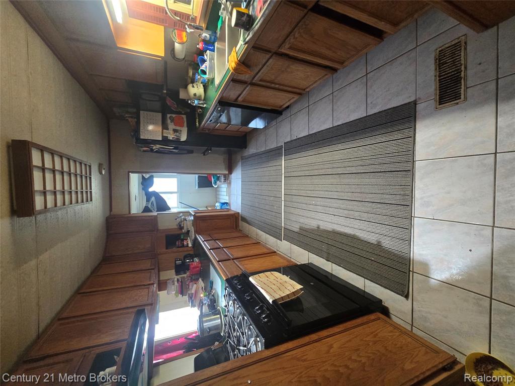 5638 N Lake Road, Columbiaville, MI, 48421